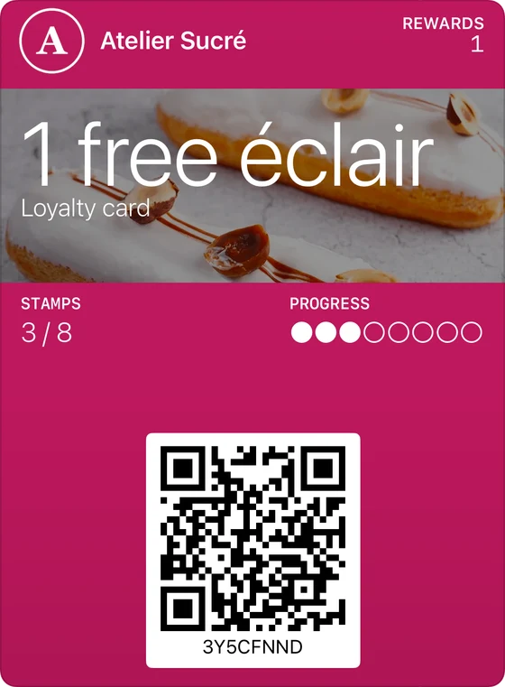 Example of a classic loyalty card in Apple Wallet: Atelier Sucré, 1 free éclair, 3 stamps out of 8.